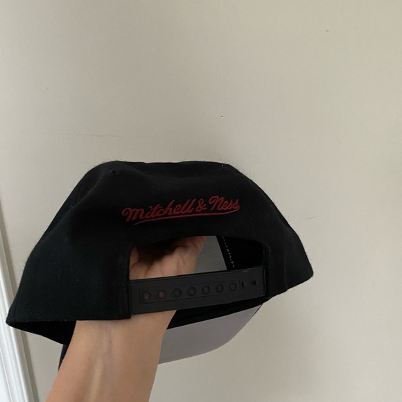 Cleveland Cavaliers Hat - Picture 2 of 3